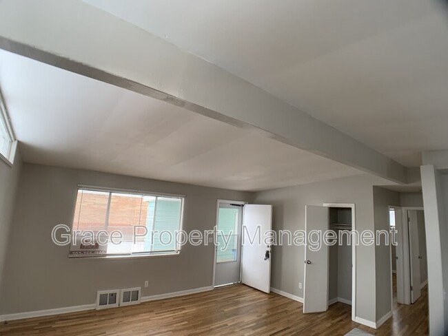 Building Photo - 6681 Newport St