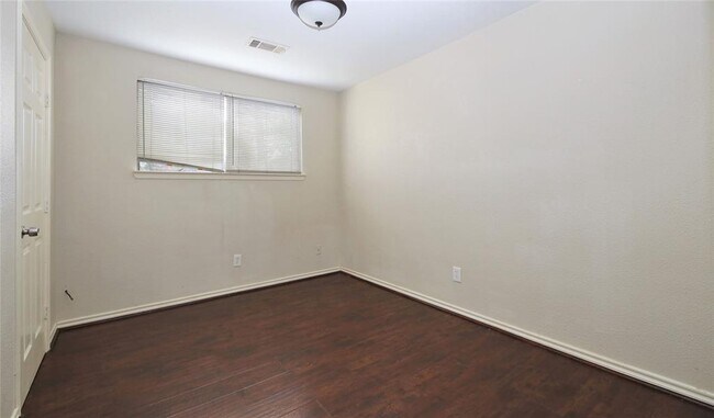 Building Photo - 4731 Pinebrook Ln