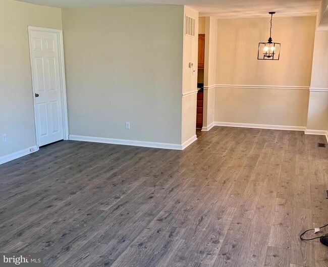 Building Photo - 22 Fitzwatertown Rd