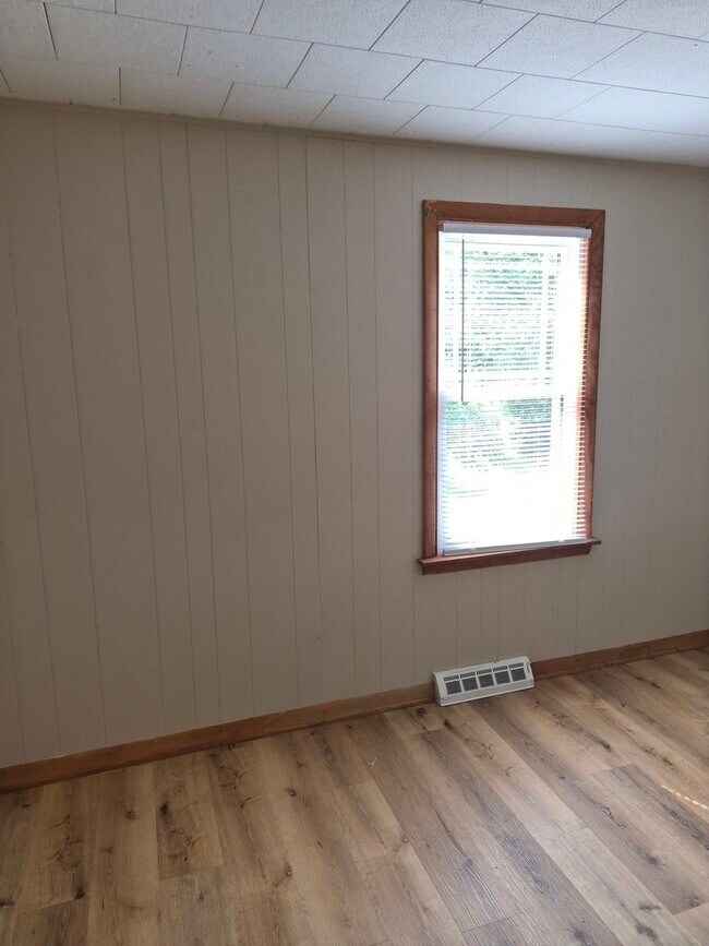 Building Photo - 26467 W Grass Lake Rd