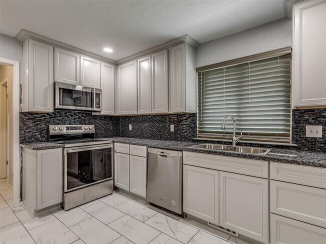 Building Photo - 3405 Woodsboro Dr