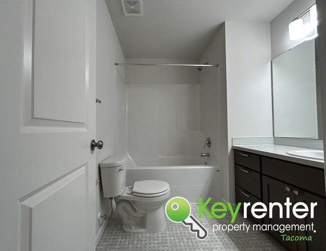 Building Photo - Must-have 3Bed/2.5Bath Lakewood Home