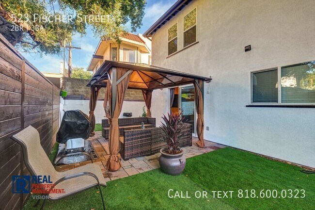 Building Photo - 523 Fischer St