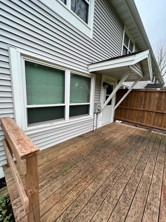 Building Photo - 101 Mitchell Cir