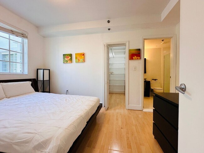 Building Photo - Bright and furnished 1/1 in classy remodel...