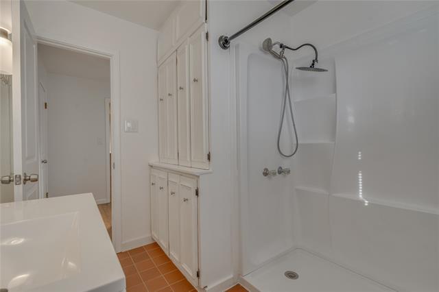 Building Photo - 3273 Lackland Rd