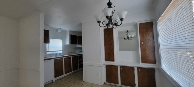 Building Photo - Ready to Move in