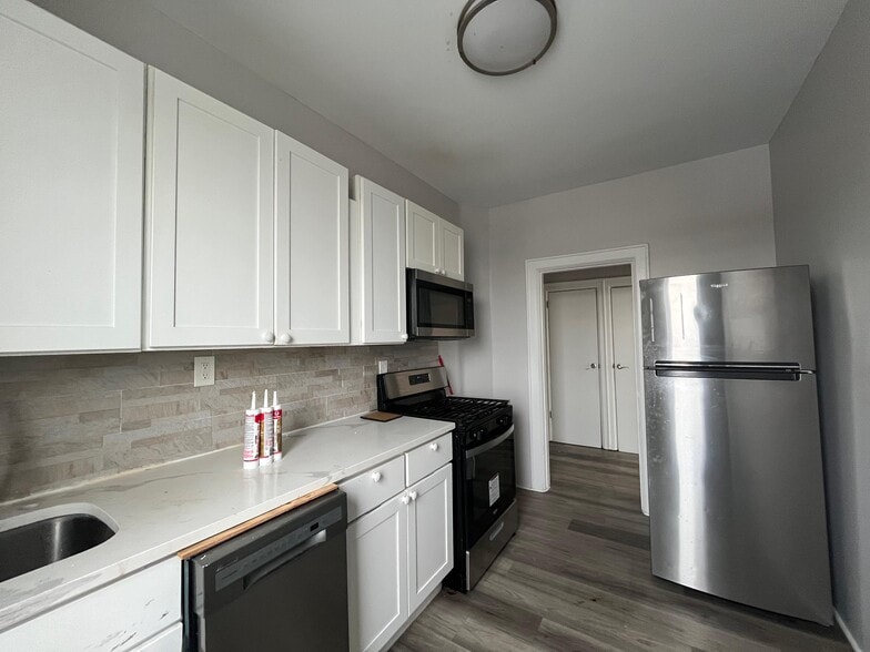 Building Photo - 7320 Kennedy Blvd