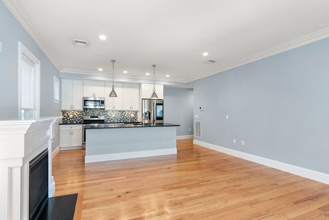 Building Photo - 15 Preble St