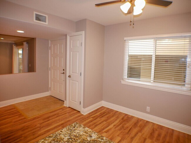 Building Photo - 2BD/2BA Dual Master Condo of secured building in highly sought after Boutique Bella Capri building.