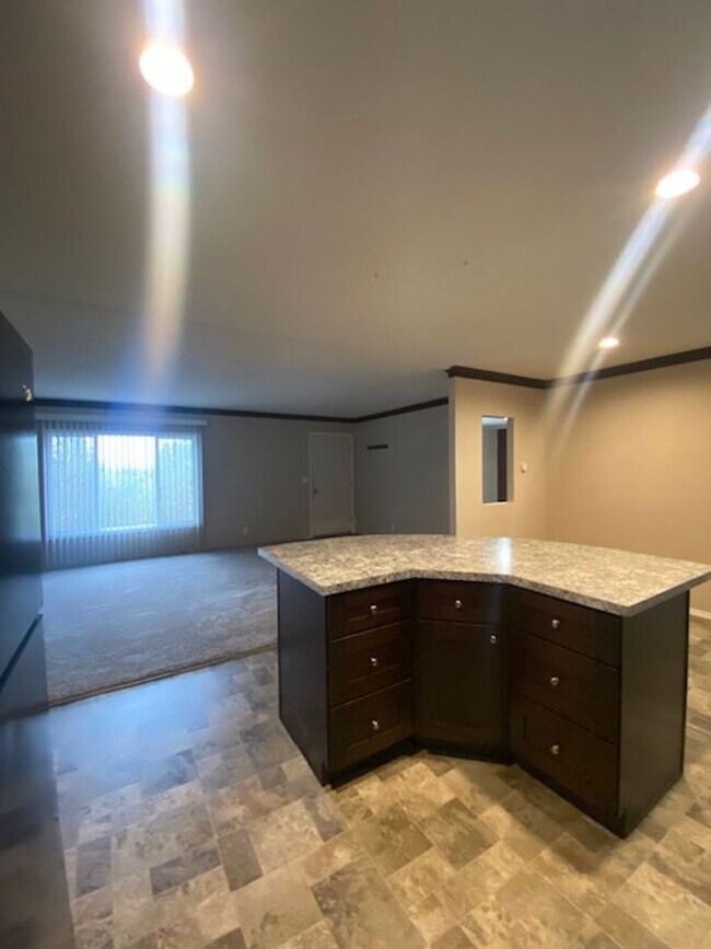 Building Photo - Private Country Living 3 Bedroom Home!