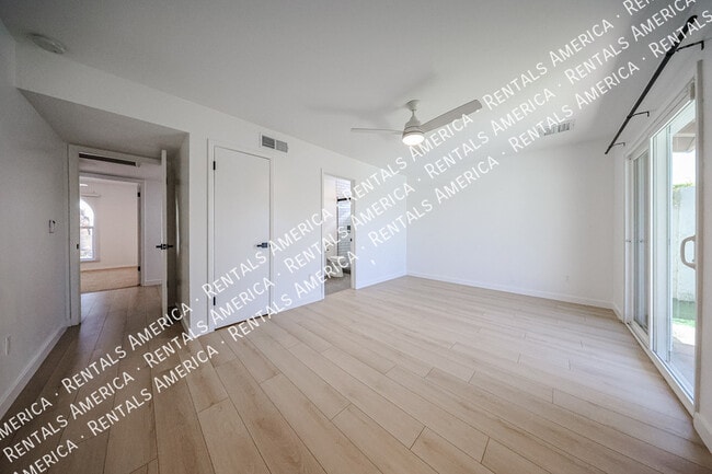 Building Photo - 2931 W Villa Maria Dr