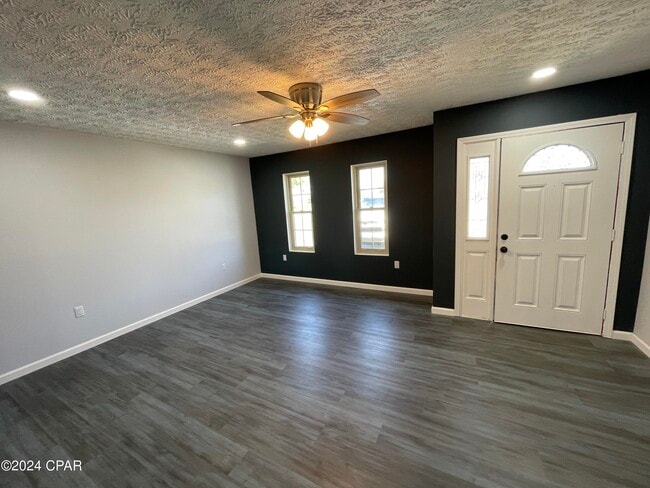 Building Photo - 112 Parker Village Cir