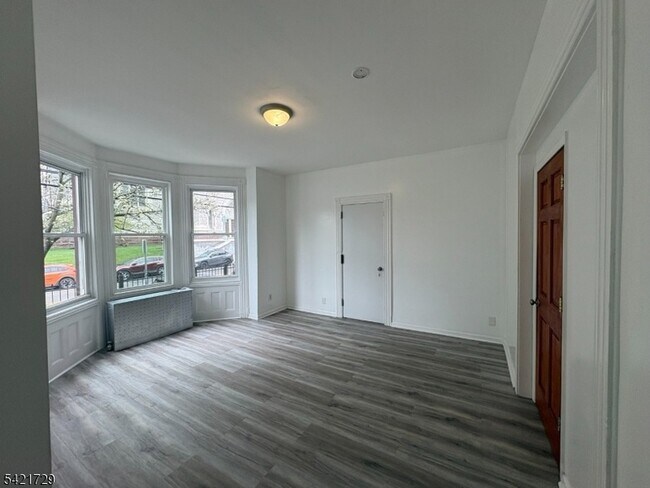 Building Photo - 139 Clifton Ave