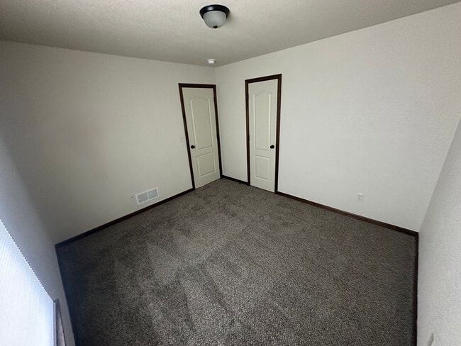 Building Photo - 3 Bed Single Level Duplex in Lee’s Summit