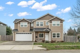 Building Photo - Central Tacoma home - 3 bedroom 2.5 bathroom with 2 Car garage and nice yard - Available May 2026.