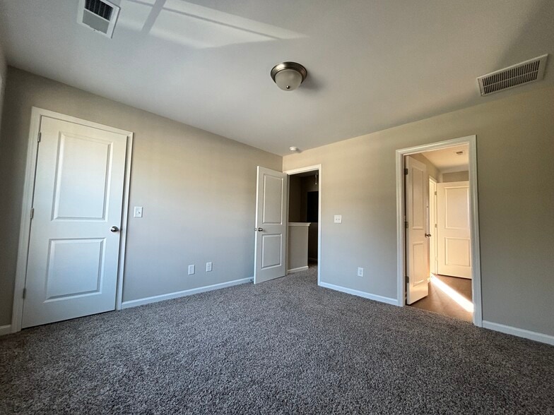 Building Photo - 420 S 2nd St