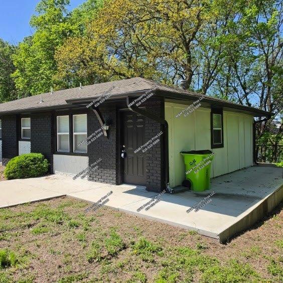 Building Photo - 408 NE Westwind Dr