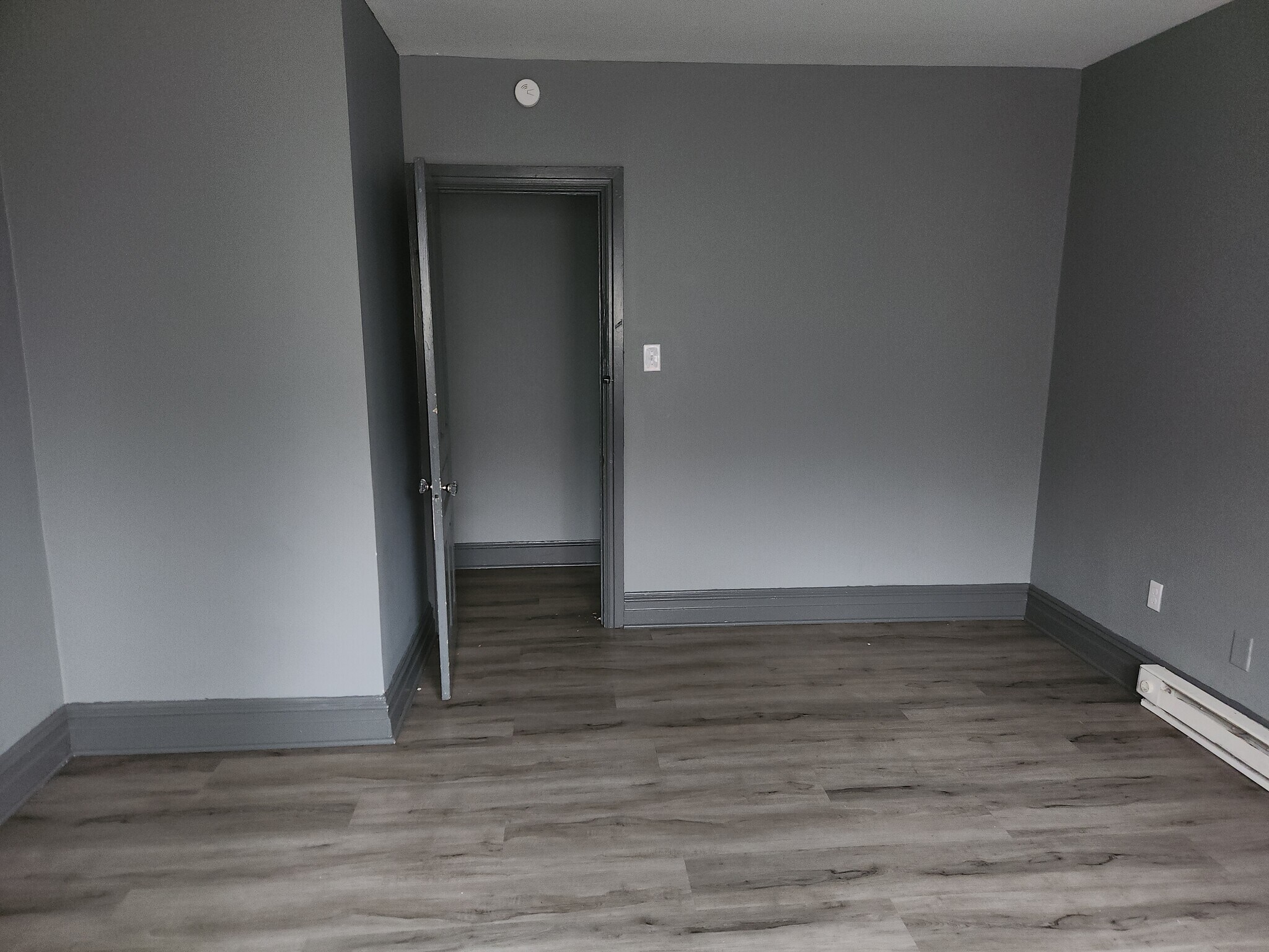 Building Photo - 520 W King St