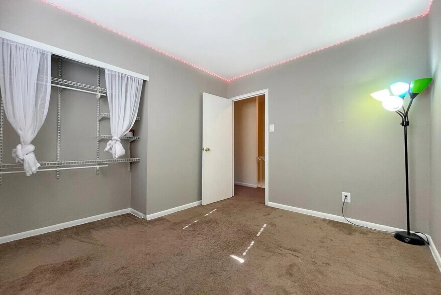 Bedroom_001 - 8708 Hargrave St