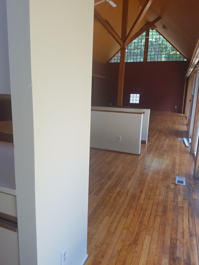 Building Photo - Single Family Home within walking distance to Quinnipiac