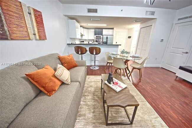 Building Photo - 170 SE 14th St