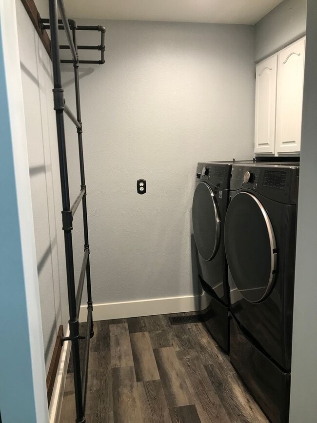 Building Photo - Beautiful 3-Bedroom Home with Modern Upgra...