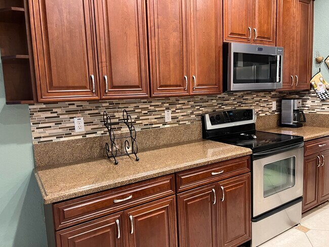 Building Photo - 4991 Bonsai Cir