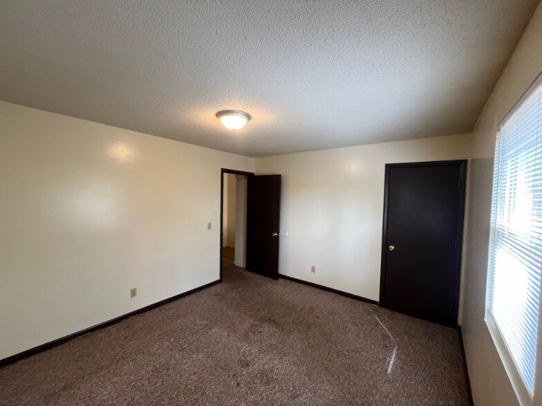 Building Photo - 147 Woodland Dr