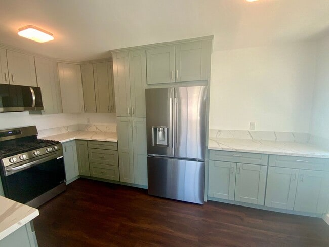 Building Photo - 3 bd/2ba Cottage with alley Access