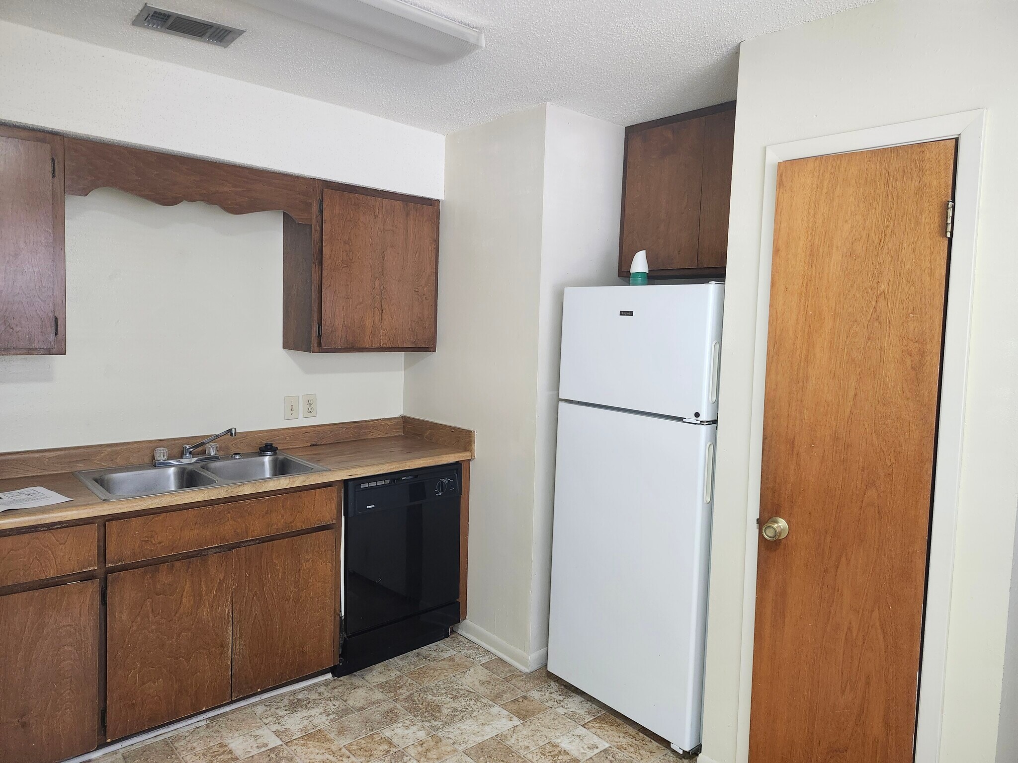 Kitchen - 25 6th St
