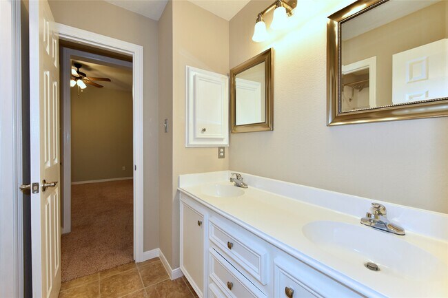 Building Photo - 19810 Emerald Leaf Dr