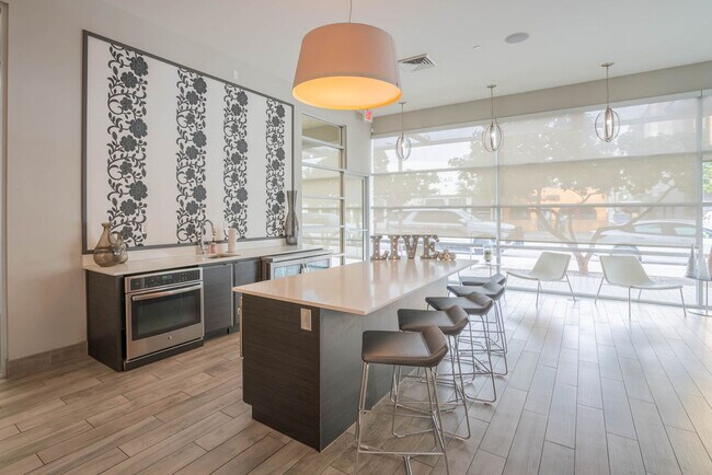 Building Photo - 295 E Roosevelt St