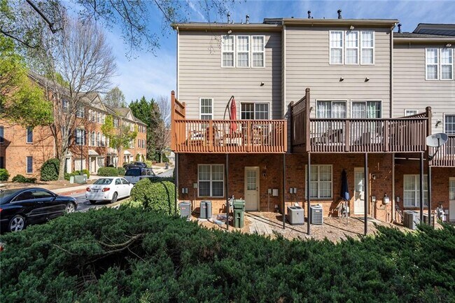 Building Photo - 2302 Towneheights Terrace SE