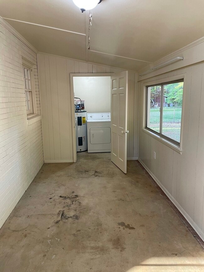 Building Photo - 406 Bryan St