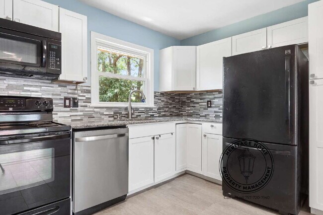 Building Photo - "Charming 3-Bed Oasis with Scenic Views & Modern Touches on Faubus Drive!"