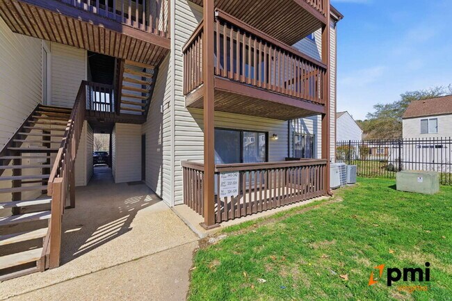 Building Photo - GATED COMMUNITY FULLY RENOVATED 1 BED 1 BATH WITH BALCONY AND POOL FOR RENT IN HAMPTON!