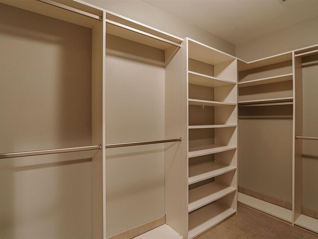 Building Photo - "Spacious 2-Bed, 2-Bath Gem in Columbia's Heartland – 1412 Sq Ft of Comfort!"