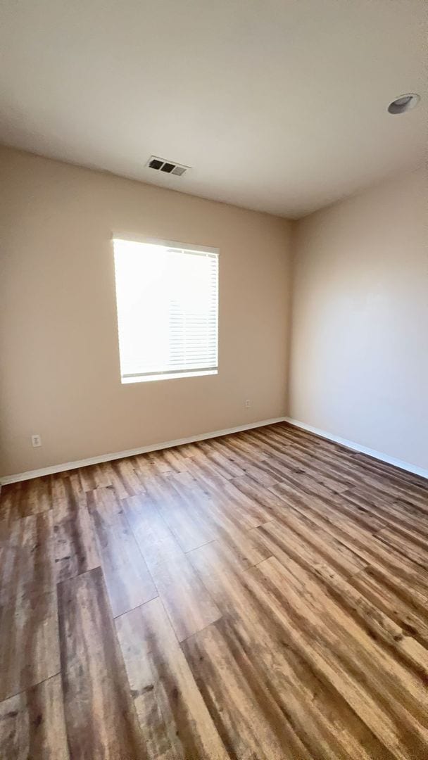 Building Photo - 3 BEDROOM VICTORVILLE HOME