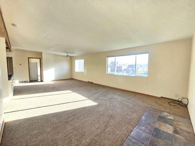 Building Photo - 302 N Argonne Rd