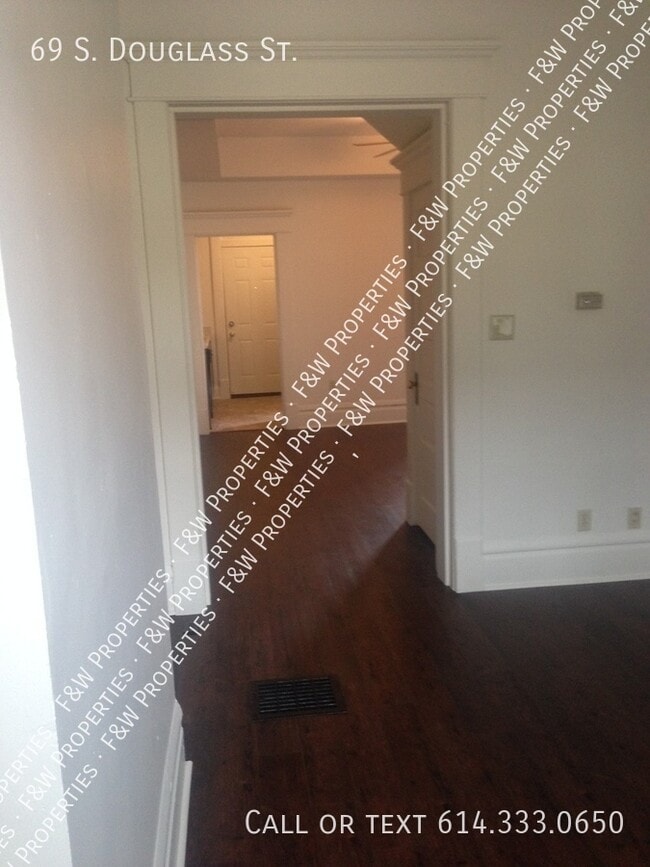 Building Photo - 69 S Douglass St