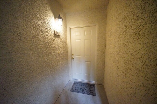 Building Photo - SHOWINGS AVAILABLE NOW
