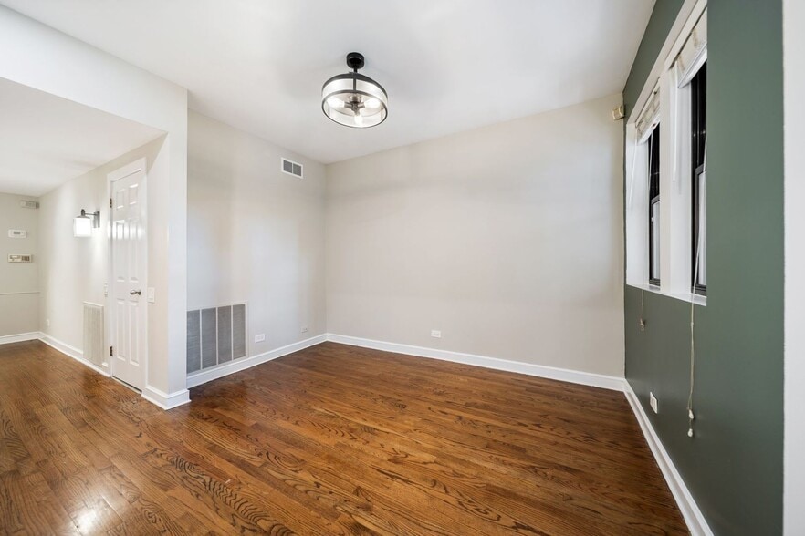 Building Photo - 1469 W Winona St