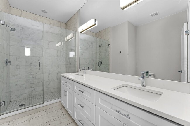 Building Photo - 2533 W Congress Pkwy