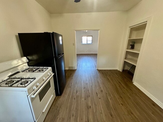 Building Photo - 2903 Stayton St