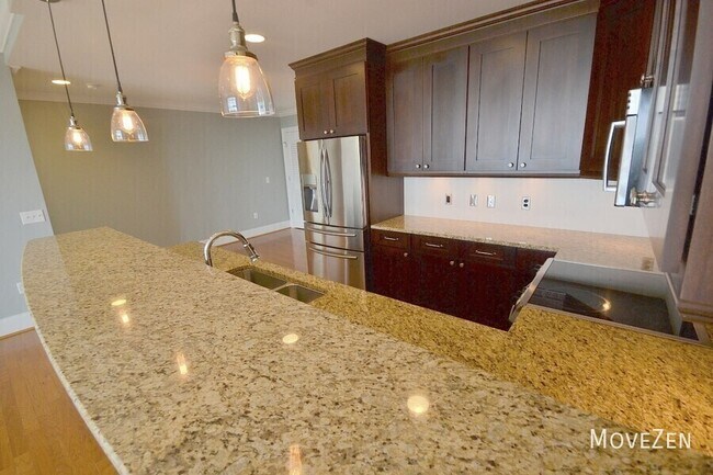 Building Photo - 710 Independence Pl
