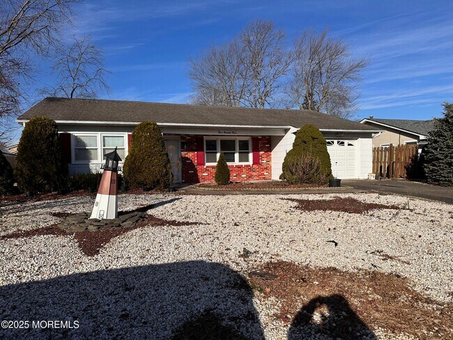 Building Photo - 403 7th St