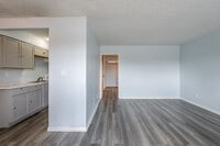 Building Photo - 209 N Woodland Dr