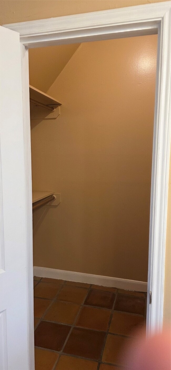 Building Photo - 14810 Charlmont Dr