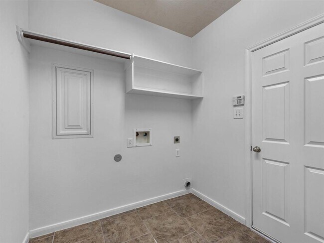 Building Photo - 25553 Oakhurst Forest Dr